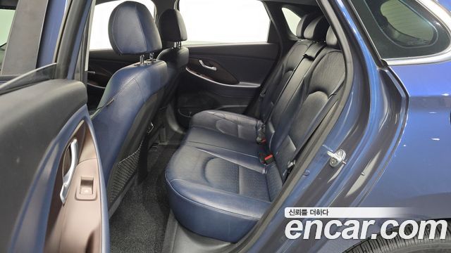 Hyundai i30 2018 — photo 12