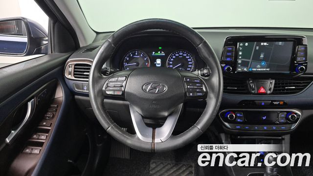 Hyundai i30 2018 — photo 13