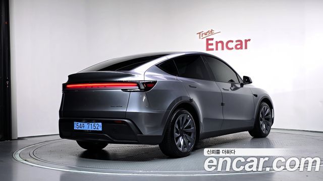 Tesla Model Y 2026 — photo 2
