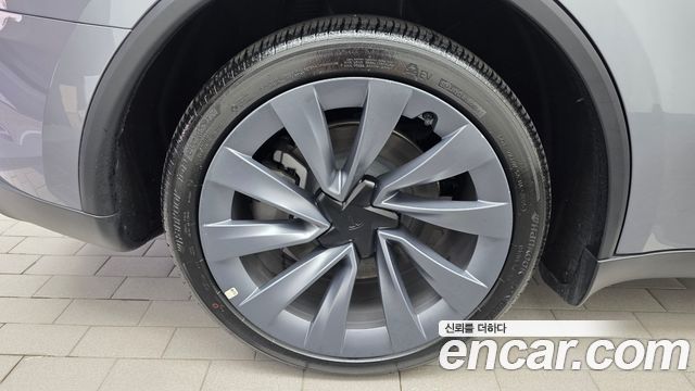 Tesla Model Y 2026 — photo 5