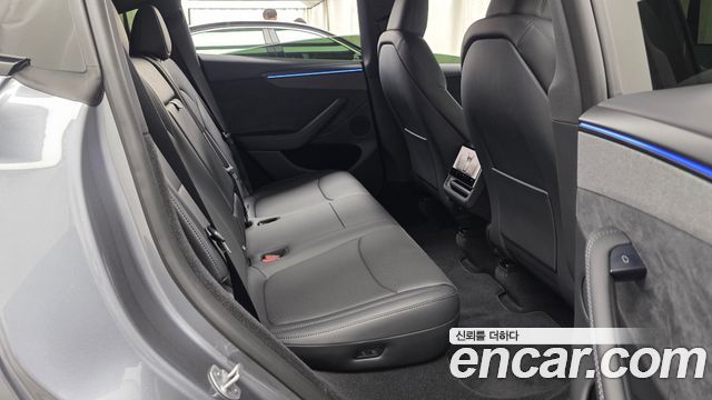 Tesla Model Y 2026 — photo 17