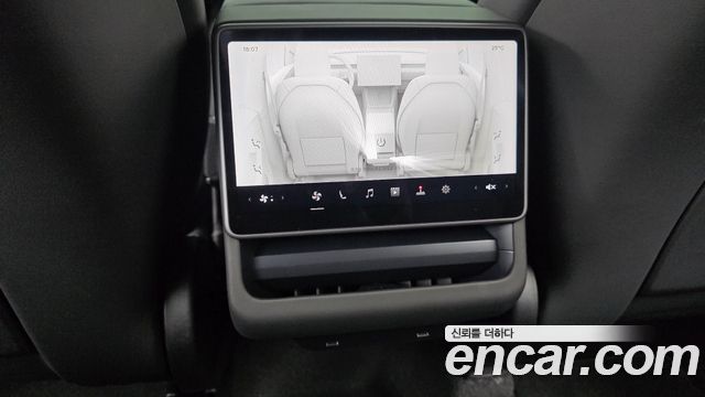 Tesla Model Y 2026 — photo 25