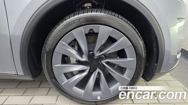 Tesla Model Y 2026 — photo 7