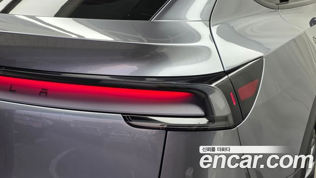 Tesla Model Y 2026 — photo 9
