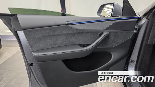 Tesla Model Y 2026 — photo 14