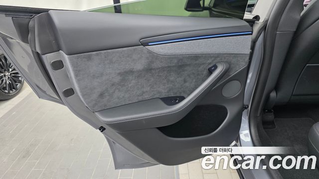 Tesla Model Y 2026 — photo 15