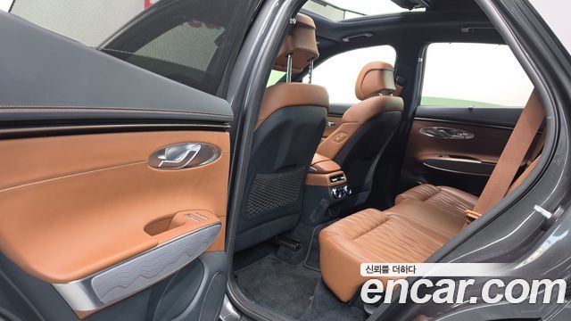 Genesis GV70 2021 — photo 17