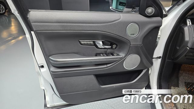 Land Rover Range Rover Evoque 2018 — photo 14