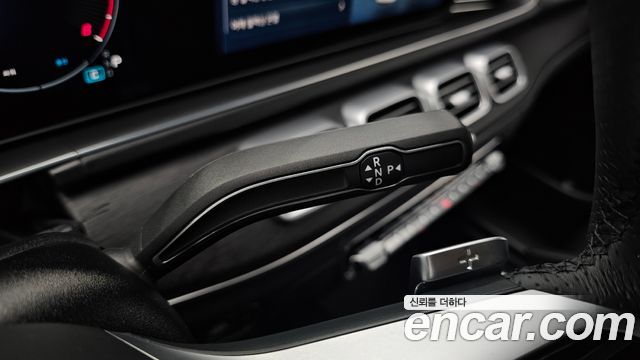 Mercedes-Benz GLS-Class 2025 — photo 9