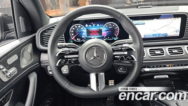 Mercedes-Benz GLS-Class 2025 — photo 12