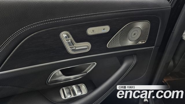 Mercedes-Benz GLS-Class 2025 — photo 18