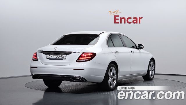 Mercedes-Benz E-Class 2018 — photo 2