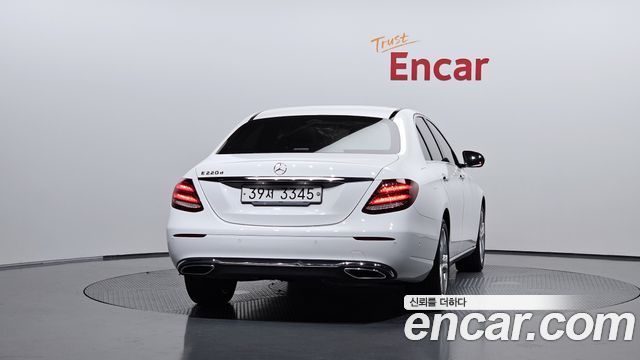 Mercedes-Benz E-Class 2018 — photo 4