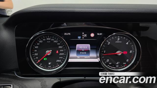 Mercedes-Benz E-Class 2018 — photo 8