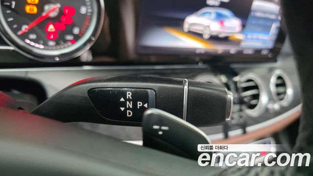 Mercedes-Benz E-Class 2018 — photo 9