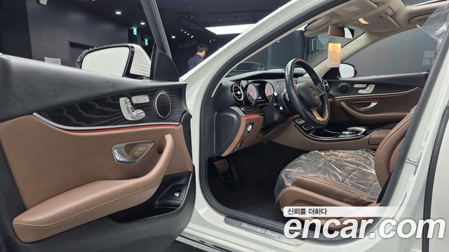 Mercedes-Benz E-Class 2018 — photo 10