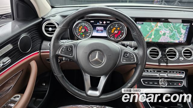 Mercedes-Benz E-Class 2018 — photo 13