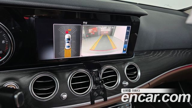 Mercedes-Benz E-Class 2018 — photo 15