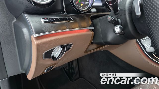 Mercedes-Benz E-Class 2018 — photo 16