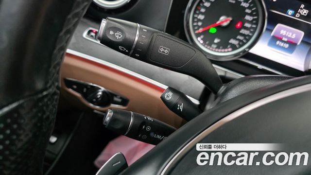 Mercedes-Benz E-Class 2018 — photo 17