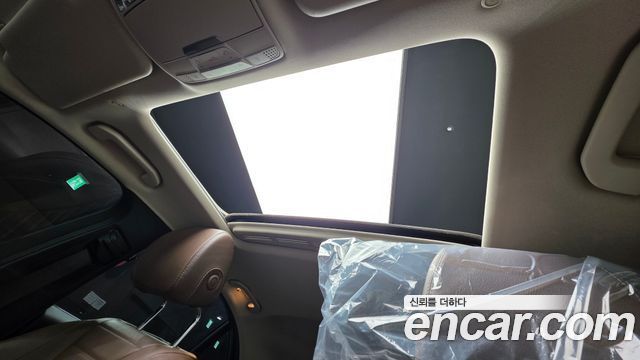 Mercedes-Benz E-Class 2018 — photo 19