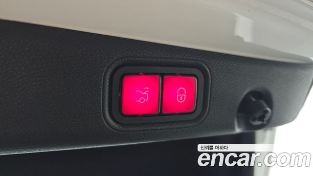 Mercedes-Benz E-Class 2018 — photo 20