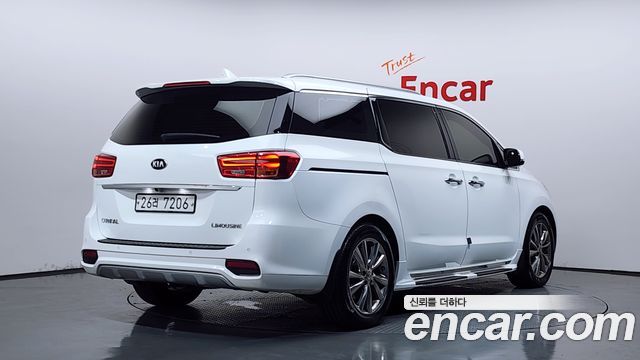 Kia Canival 2019 — photo 2