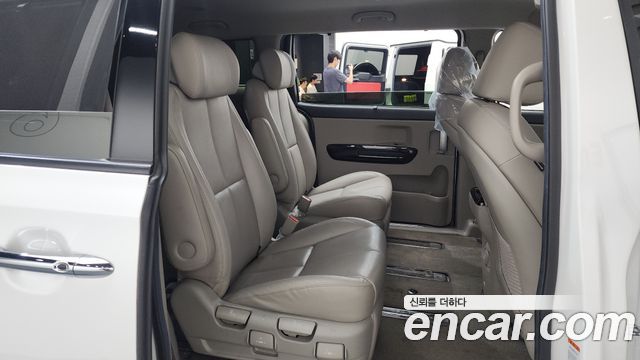 Kia Canival 2019 — photo 17