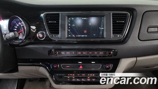 Kia Canival 2019 — photo 18
