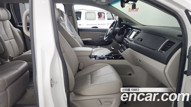Kia Canival 2019 — photo 16