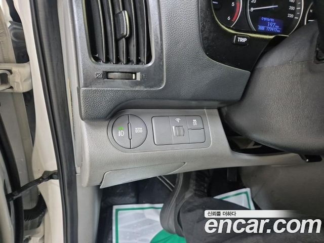 Hyundai Starex 2018 — photo 17