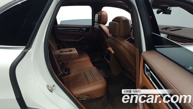 Porsche Cayenne 2020 — photo 11