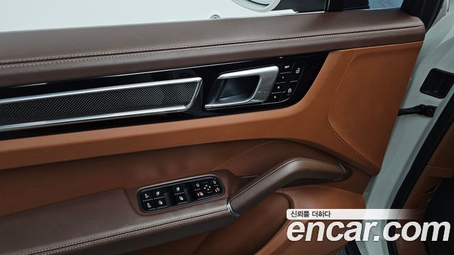 Porsche Cayenne 2020 — photo 18
