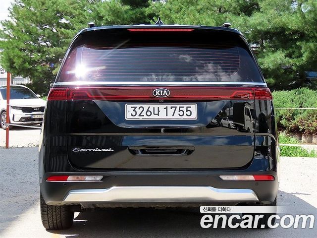 Kia Canival 2021 — photo 4