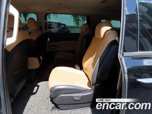 Kia Canival 2021 — photo 6