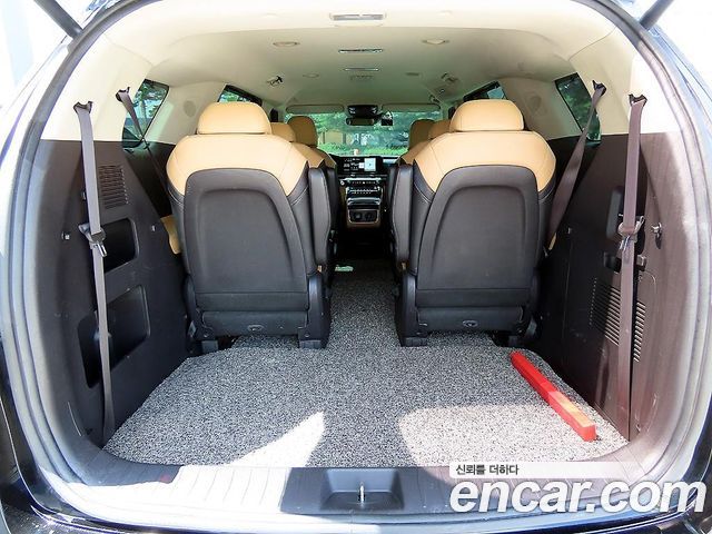 Kia Canival 2021 — photo 16