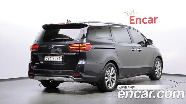Kia Canival 2019 — photo 2