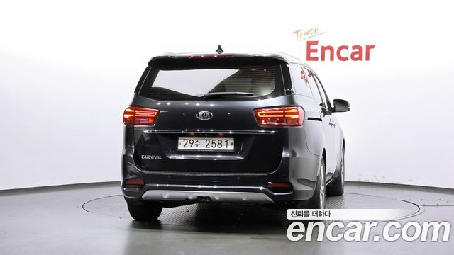 Kia Canival 2019 — photo 4