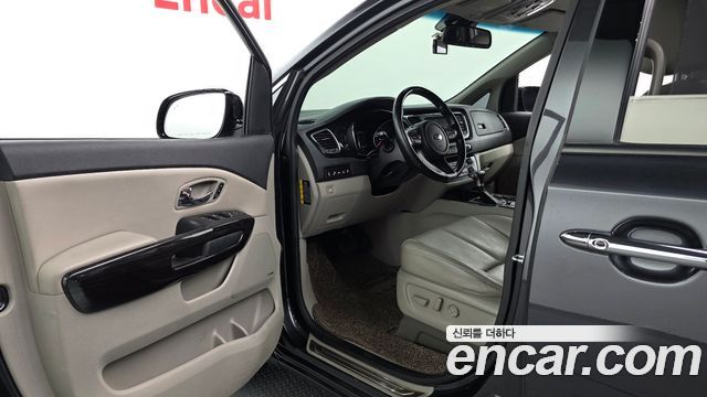 Kia Canival 2019 — photo 10