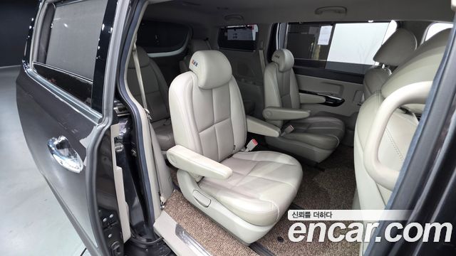 Kia Canival 2019 — photo 11