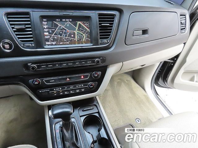 Kia Canival 2018 — photo 9