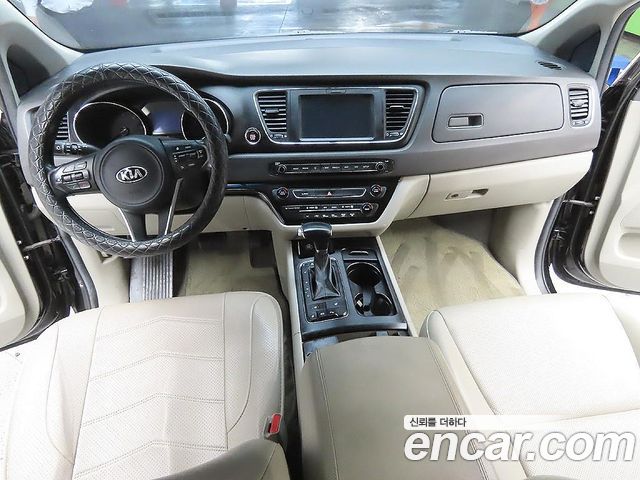 Kia Canival 2018 — photo 13