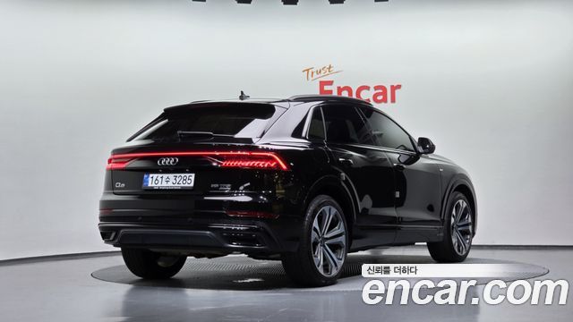Audi Q8 2023 — photo 2