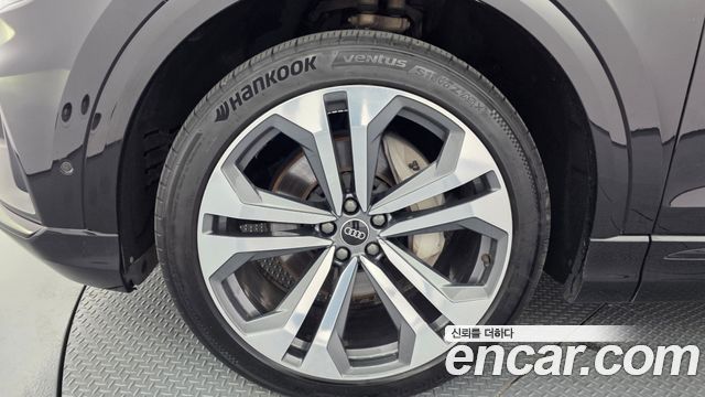 Audi Q8 2023 — photo 5