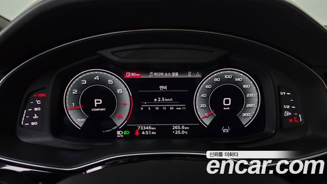 Audi Q8 2023 — photo 11