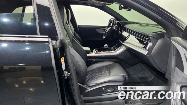 Audi Q8 2023 — photo 17