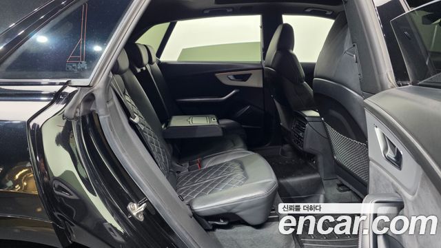 Audi Q8 2023 — photo 18