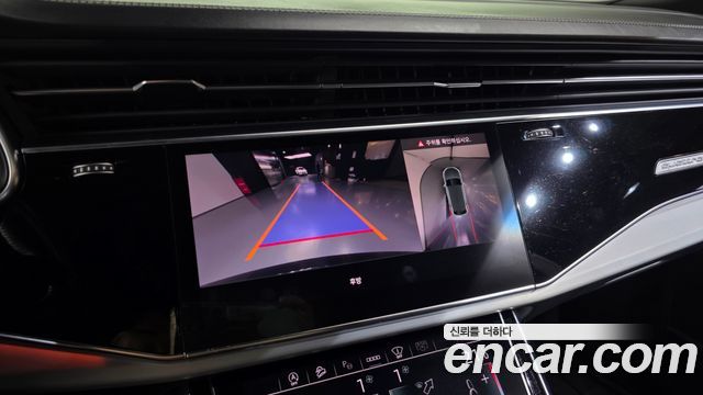 Audi Q8 2023 — photo 21