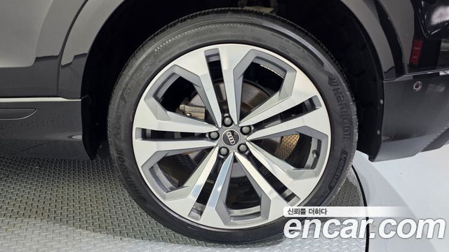 Audi Q8 2023 — photo 7