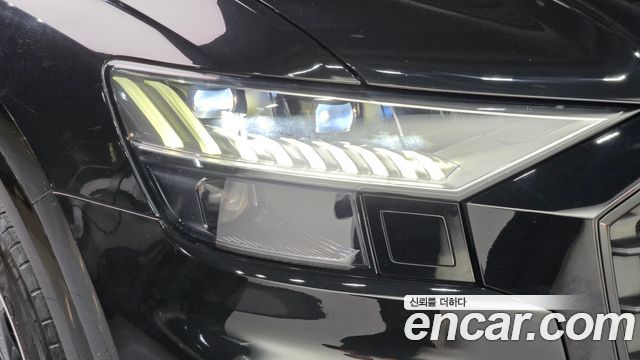 Audi Q8 2023 — photo 8